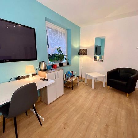 Privatzimmer Im Apartment - Apple Tv Netflix Kingsize Bett Arbeitsplatz Naehe Hbf Κόμπλεντς Εξωτερικό φωτογραφία