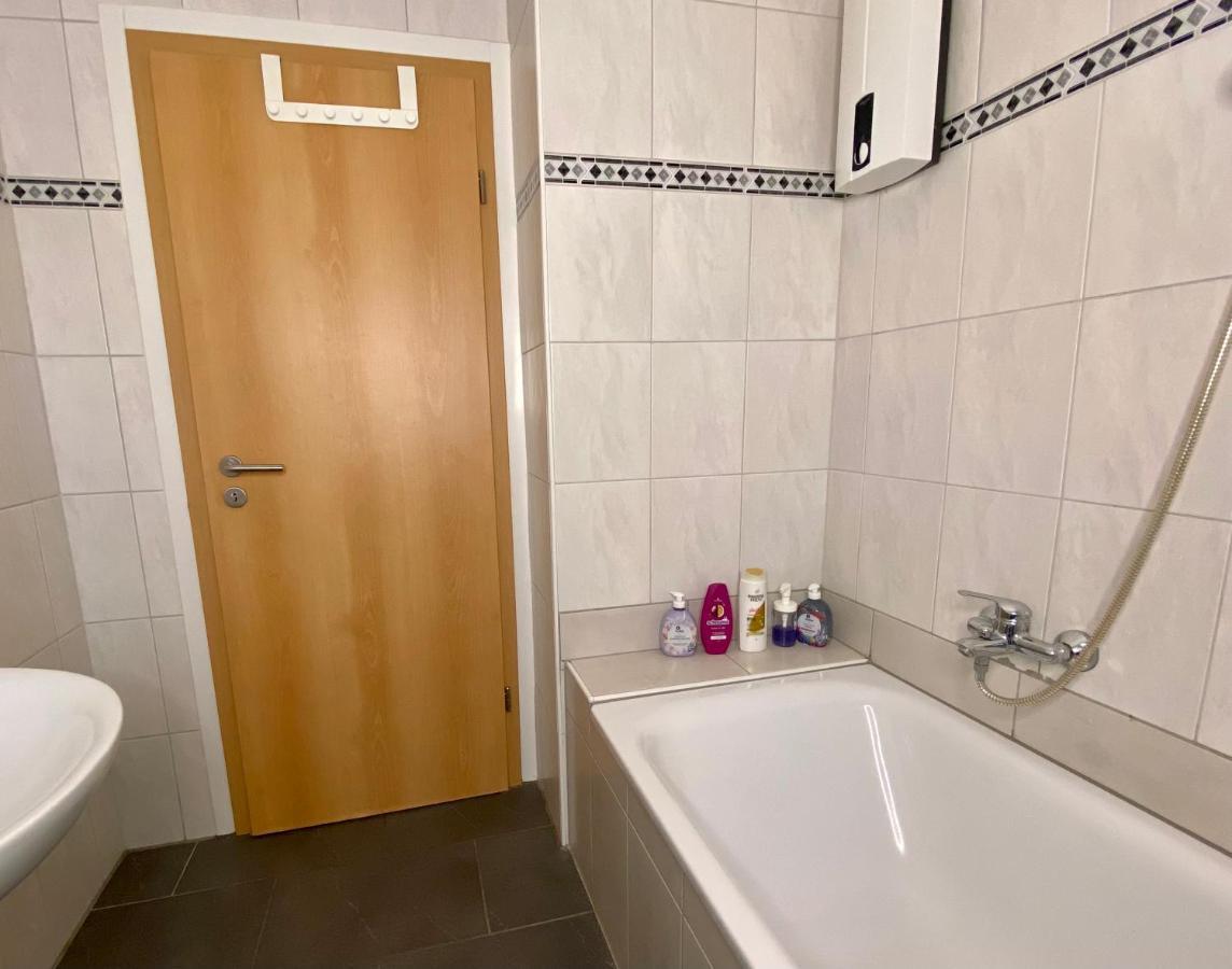 Privatzimmer Im Apartment - Apple Tv Netflix Kingsize Bett Arbeitsplatz Naehe Hbf Κόμπλεντς Εξωτερικό φωτογραφία