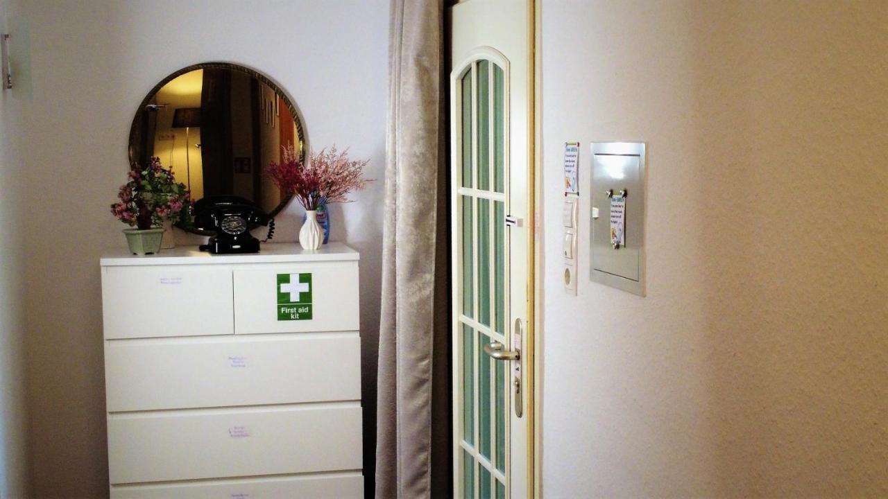 Privatzimmer Im Apartment - Apple Tv Netflix Kingsize Bett Arbeitsplatz Naehe Hbf Κόμπλεντς Εξωτερικό φωτογραφία