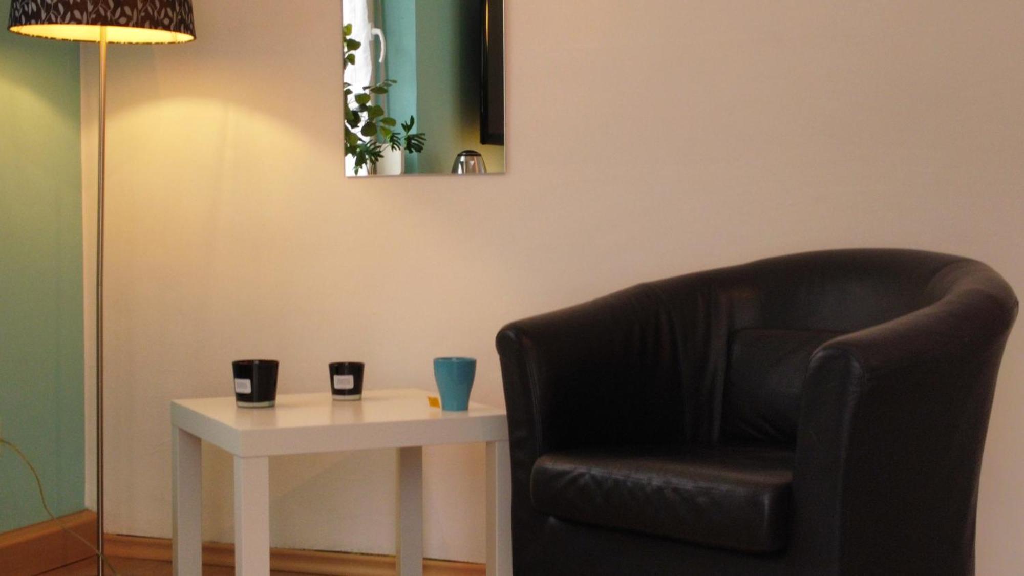 Privatzimmer Im Apartment - Apple Tv Netflix Kingsize Bett Arbeitsplatz Naehe Hbf Κόμπλεντς Εξωτερικό φωτογραφία